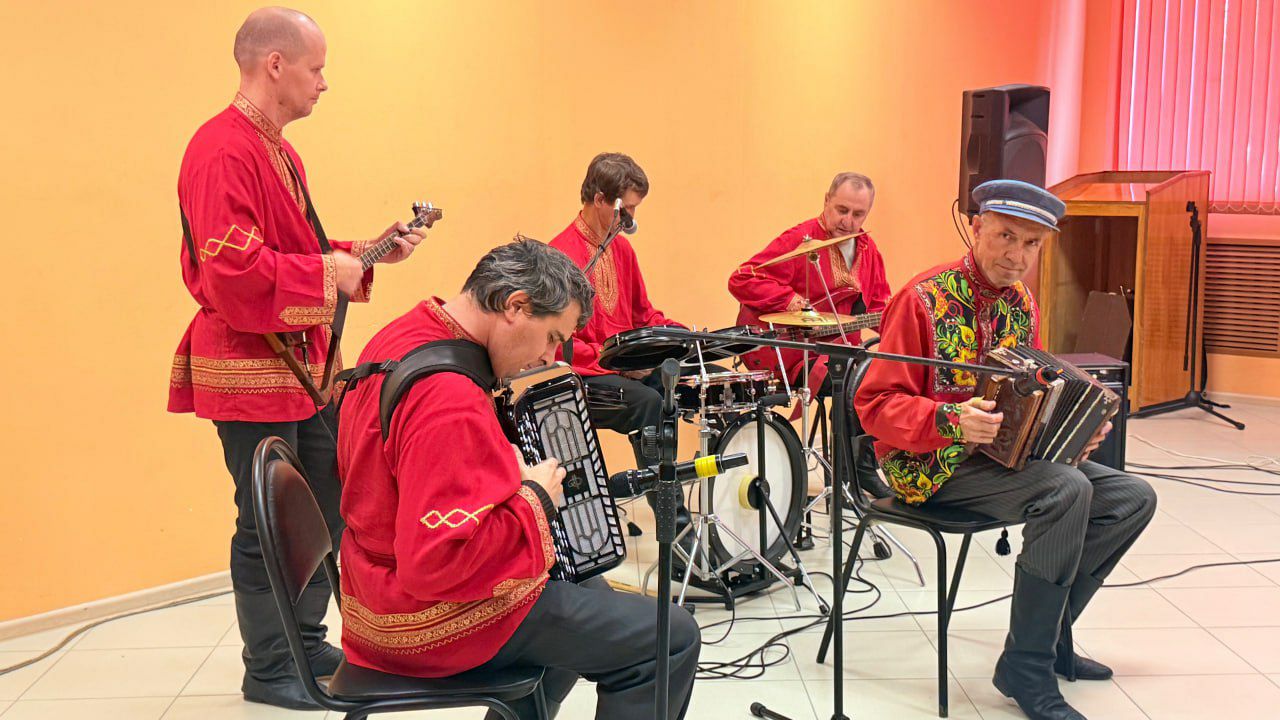 Артисты ДК «Звезда» выступили перед ранеными бойцами